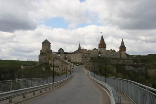 Міст до замку
