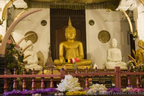 Inside the Temple of the Tooth