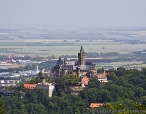 Вид на замок Вернігероде з оглядового майданчика Harburg