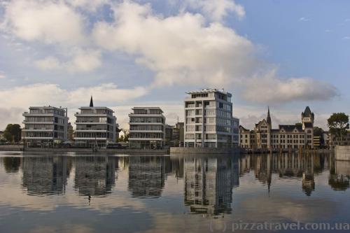 Luxury appartments on the banks of the Phoenix Lake 