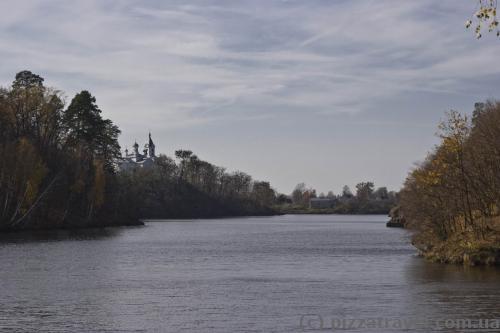 View of the Teteriv river and Trygirskyi Monastery