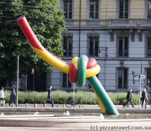 Sculpture in Milan - Needle, Thread and Knot