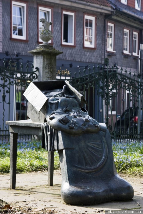 Sculpture in Stiftsgarten in Einbeck