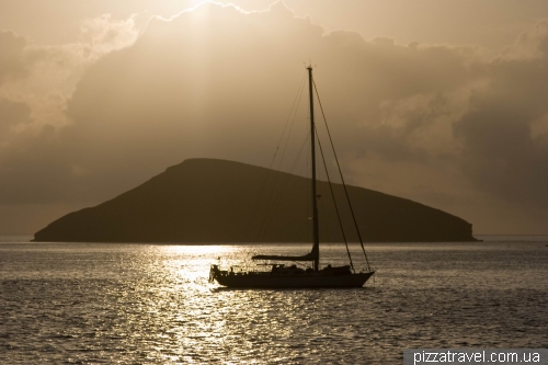 Sunrise near the Chinese Hat island