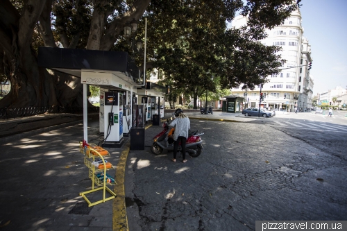 Small gas station, right in the heart of the city