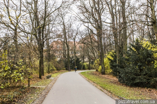 Парк около дворца Санкт-Эммерам в Регенсбурге