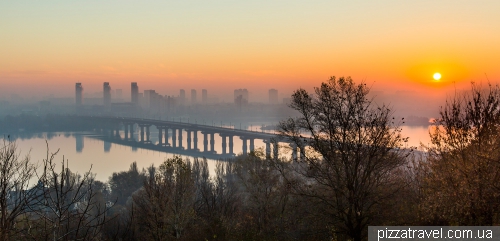 Вид на Киев от Родины-Матери