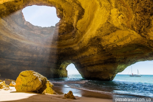 Пещера пляжа Бенагил