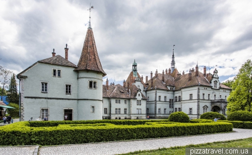 Замок-палац графів Шенборнів