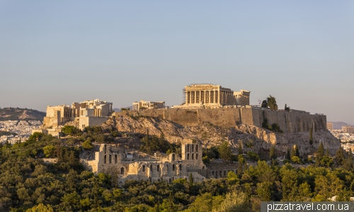 Вид на Афинский Акрополь с холма Филопаппу