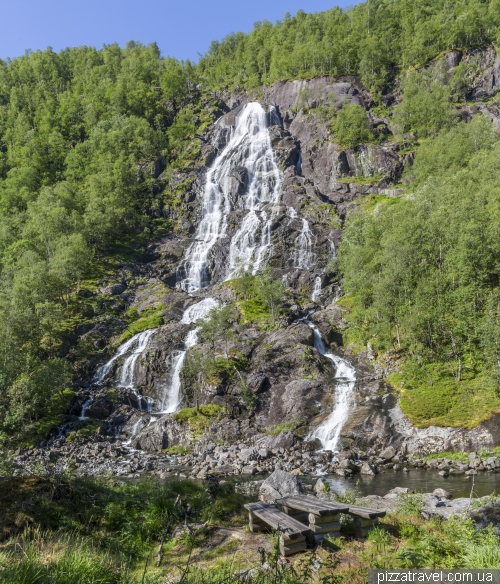 Flesaafossen waterfall