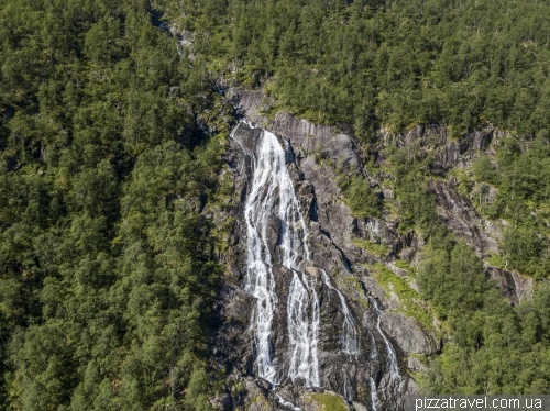 Flesaafossen waterfall