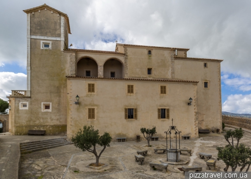 Cathedral and Fortress of San Salvador in Arta