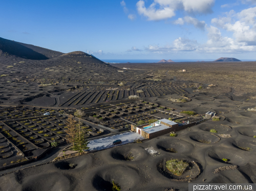 Villa among the volcanic fields (Casa Diama)