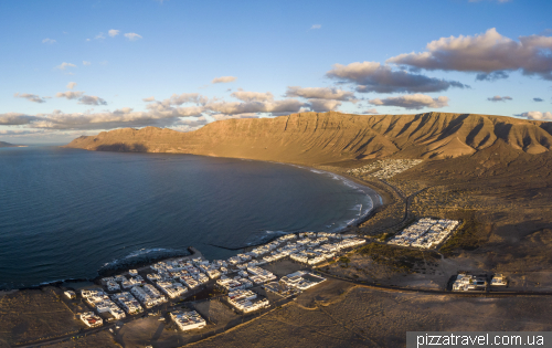 Famara beach