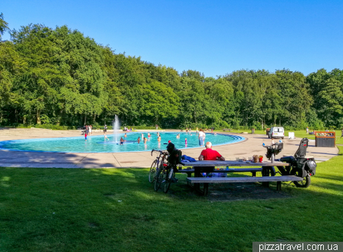 Дитячий басейн в Амстердамському лісі (Groot Kinderbad Amsterdamse Bos)