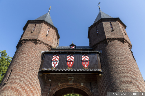 Замок Де Хаар (Kasteel de Haar)