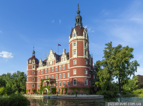 Дворец и парк в Бад Мускау (Bad Muskau)