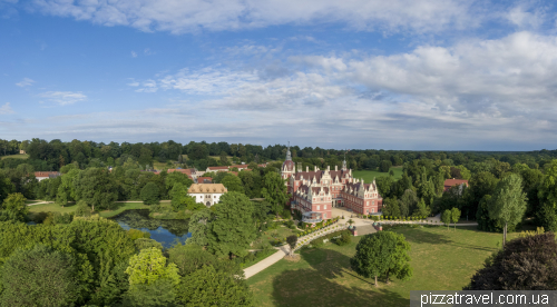 Дворец и парк в Бад Мускау (Bad Muskau)