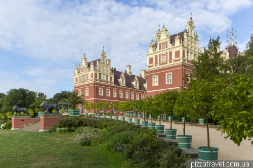 Дворец и парк в Бад Мускау (Bad Muskau)