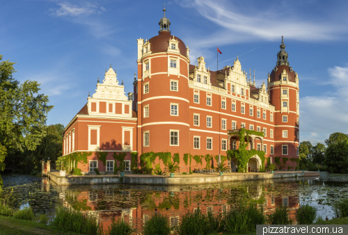 Дворец и парк в Бад Мускау (Bad Muskau)