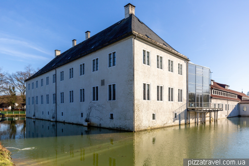 Замок Бенкхаузен (Schloss Benkhausen)