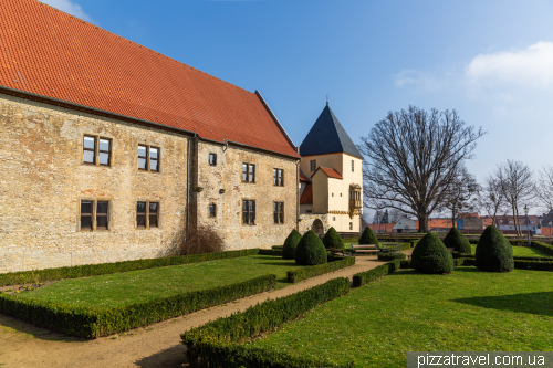 Schoeningen Castle and Park (Schloss Schoeningen)