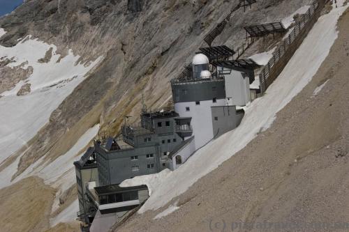 Бывший отель в Альпах, в настоящее время используется как экологическая научно-исследовательская станция.