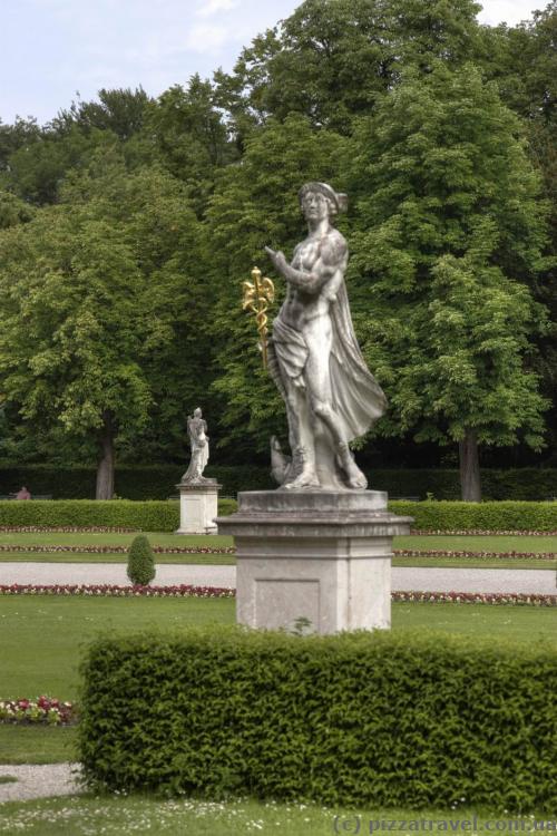 Скульптуры около дворца Нимфенбург
