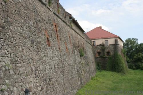 Стіни Ужгородського замку