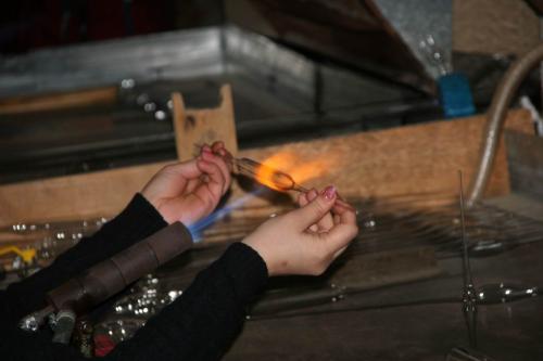 Processing the glass with the help of a gas burner